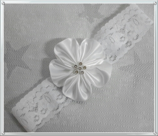 Haarband bloem met steentjes wit